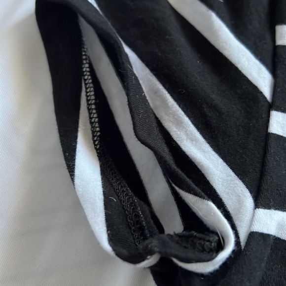 U neckline- Stripped, Cropped, tight fitting shirt - Picture 3 of 4